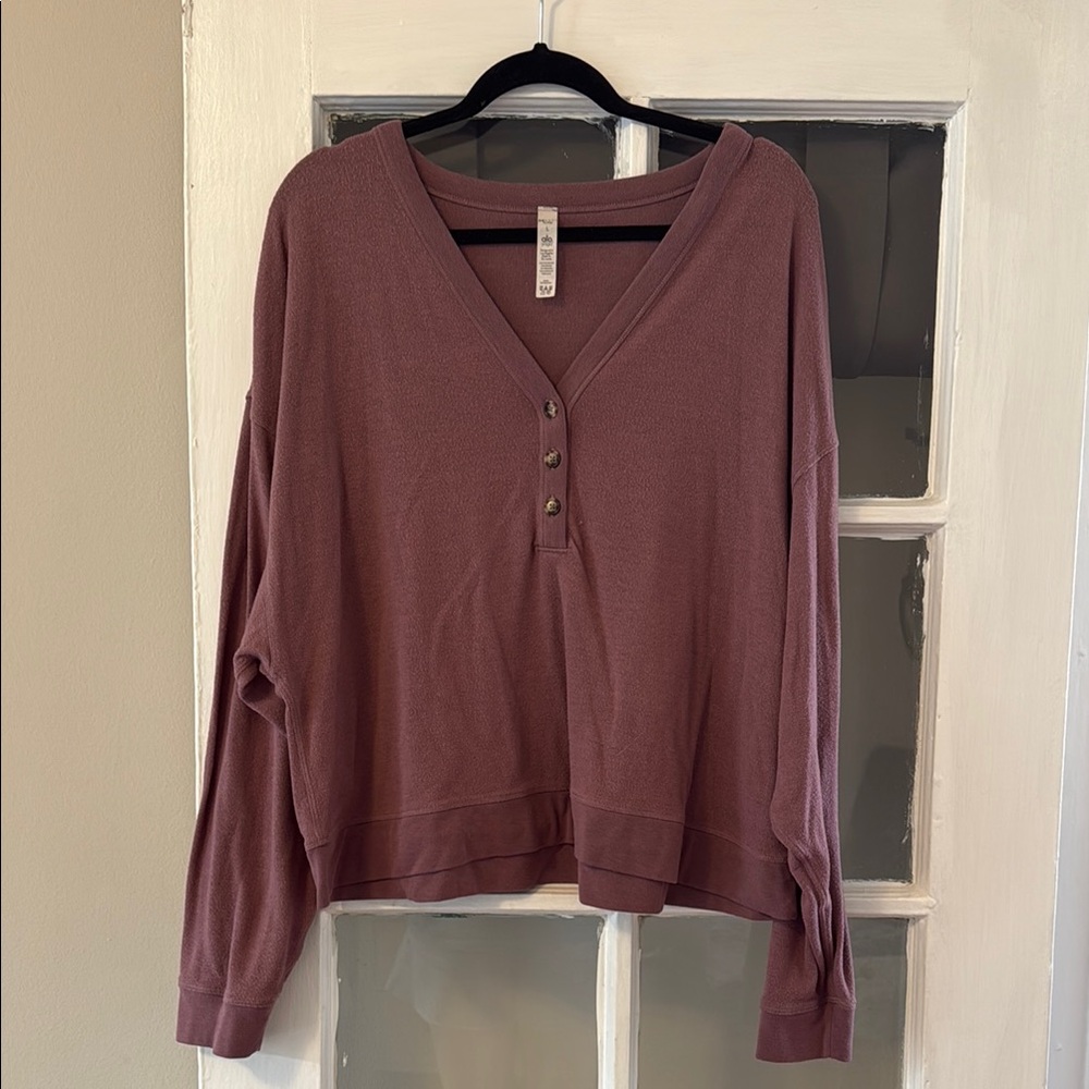 ALO Yoga Boxy Long Sleeve Sweatshirt